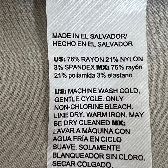 Chicos Womens Cropped Pants 2 (US 12) Beige Straight Leg Stretch Rayon Blend - Picture 5 of 5